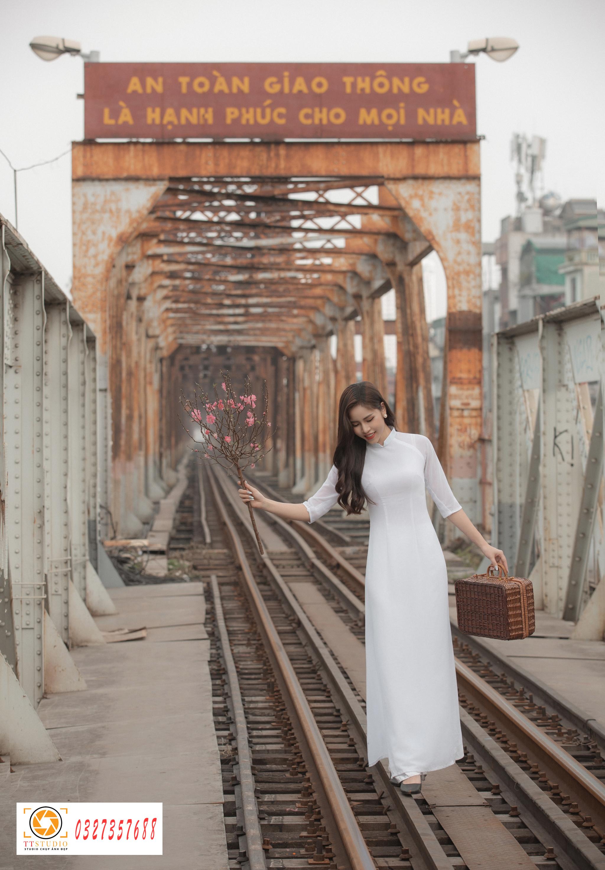 Chụp ảnh cầu long biên