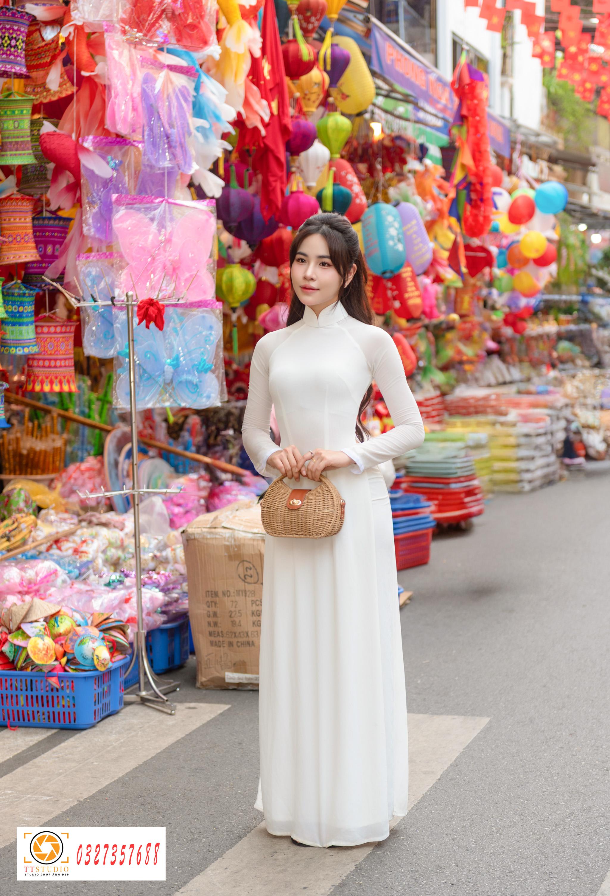 Chụp ảnh áo dài phố Hàng Mã