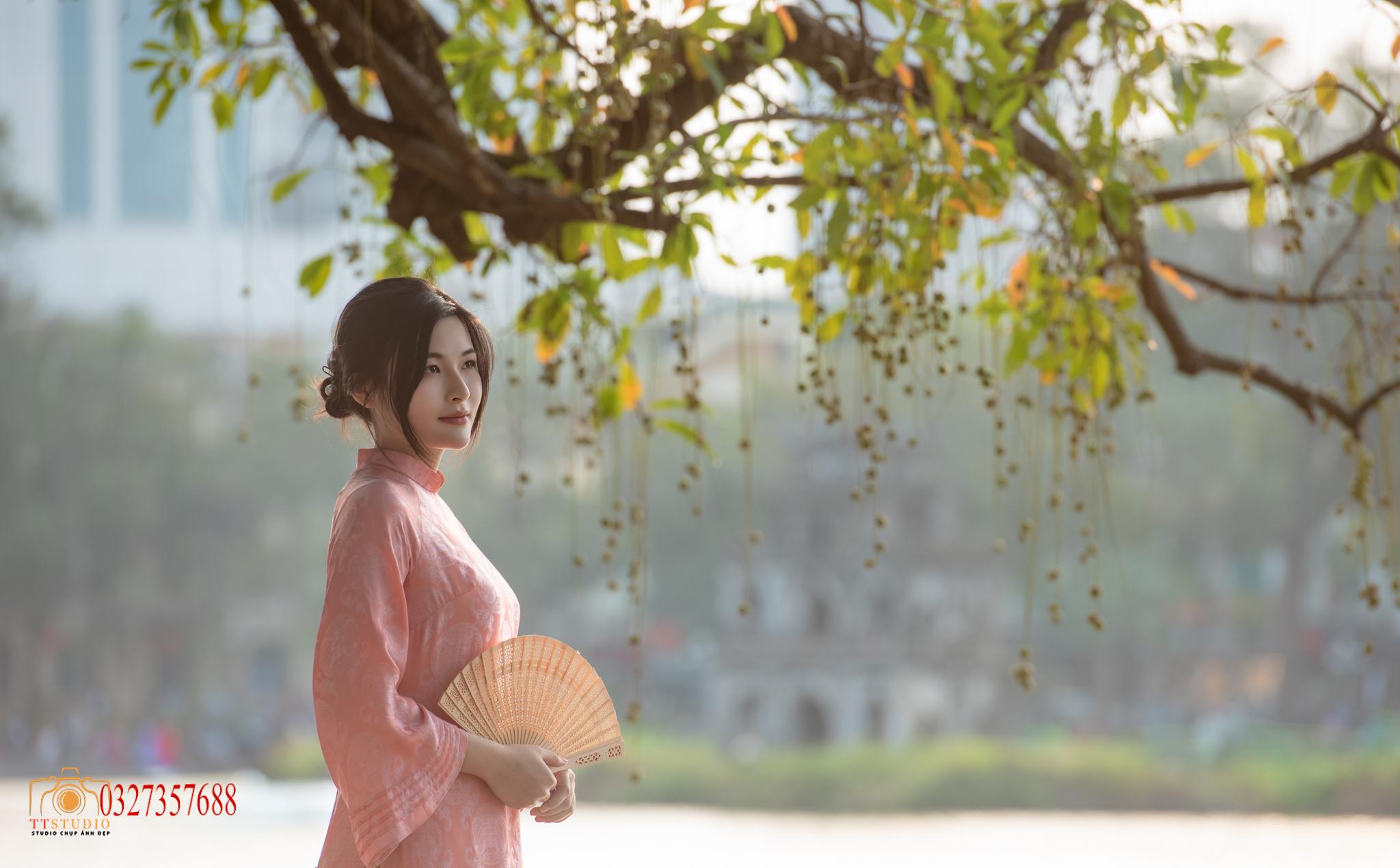 Ảnh áo dài tết hồ gươm đẹp 2026