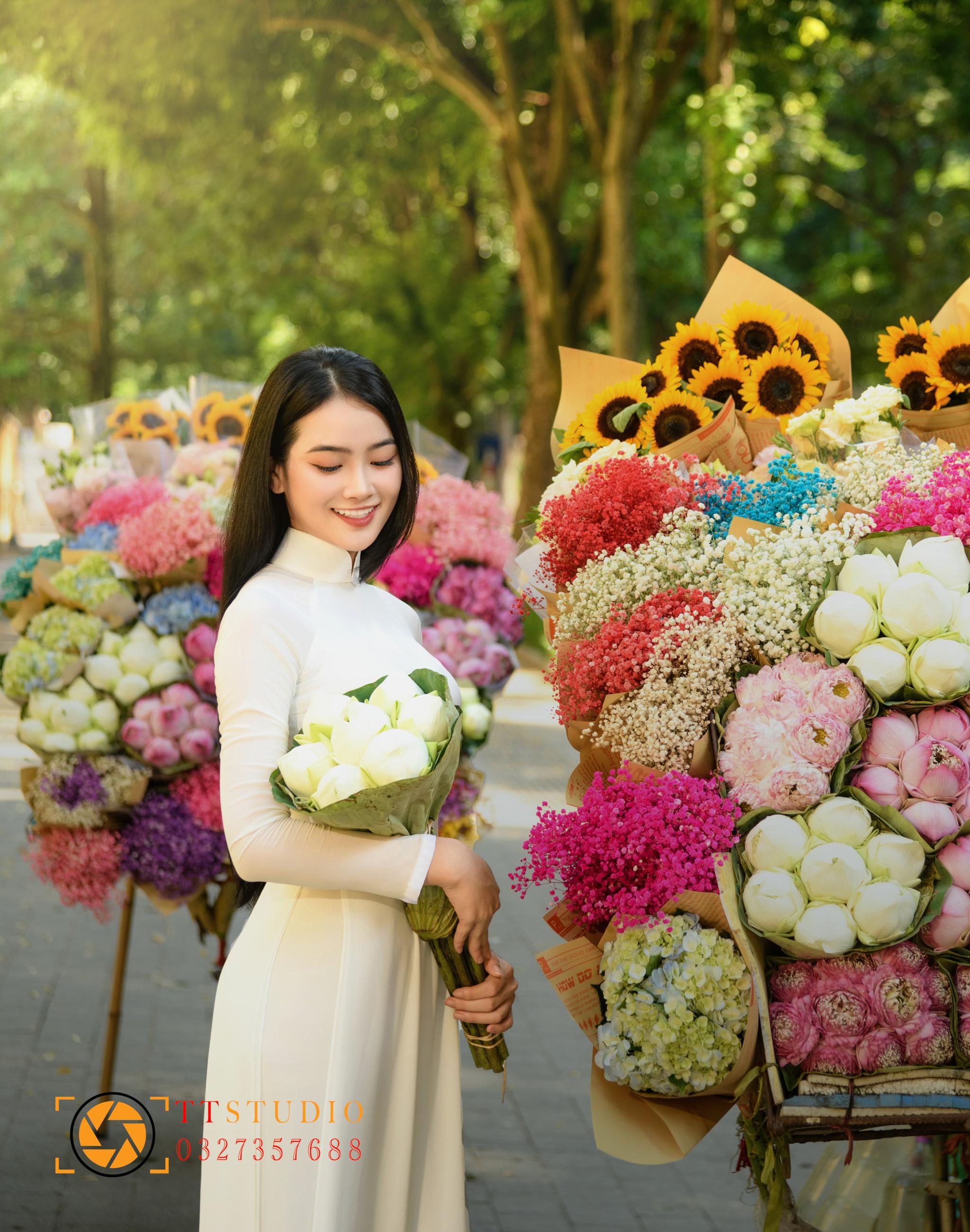 Xe hoa mùa thu Hà Nội