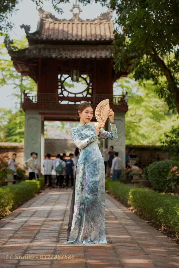 Ảnh áo dài Quốc Tử Giám