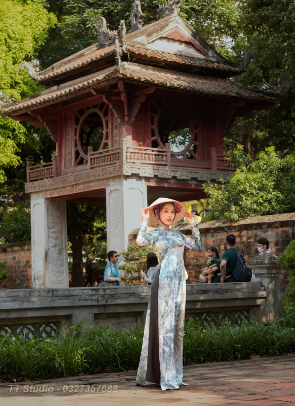 Ảnh áo dài Quốc Tử Giám