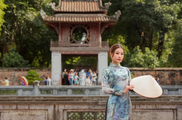 Ảnh áo dài Quốc Tử Giám