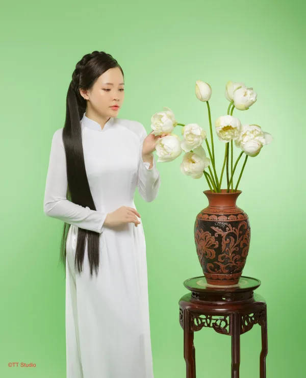 Ảnh Sen áo dài trong Studio
