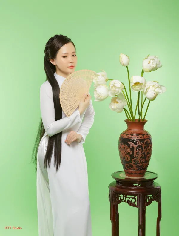 Ảnh Sen áo dài trong Studio