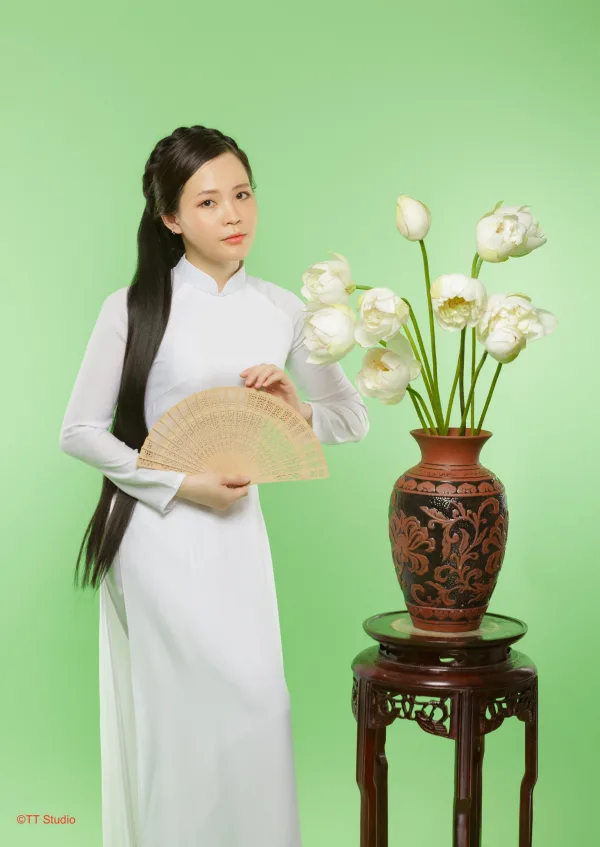 Ảnh Sen áo dài trong Studio
