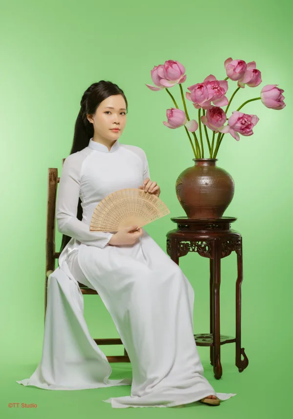 Ảnh Sen áo dài trong Studio