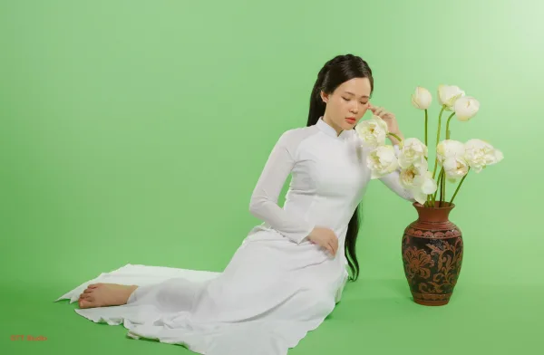 Ảnh Sen áo dài trong Studio