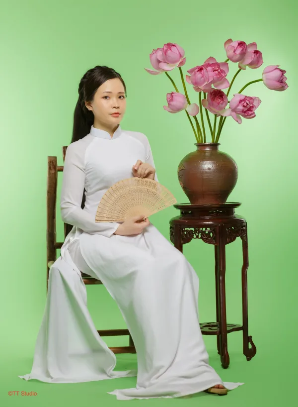 Ảnh Sen áo dài trong Studio