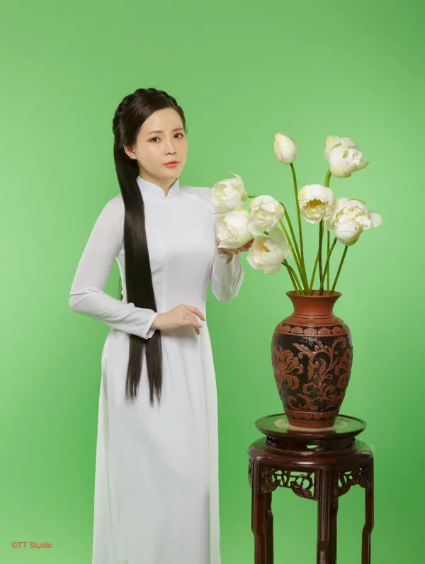 Ảnh Sen áo dài trong Studio