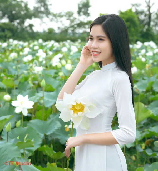 ảnh áo dài trắng truyền thống