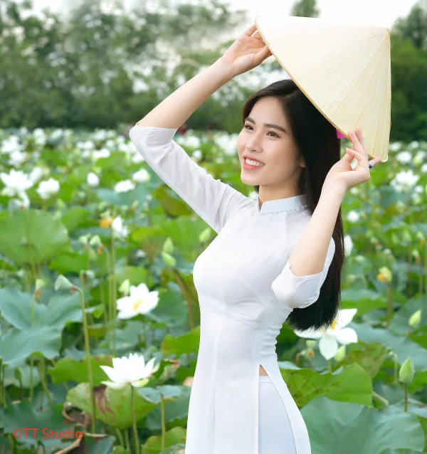 ảnh áo dài trắng truyền thống