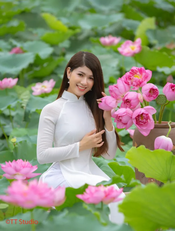 ảnh áo dài trắng truyền thống