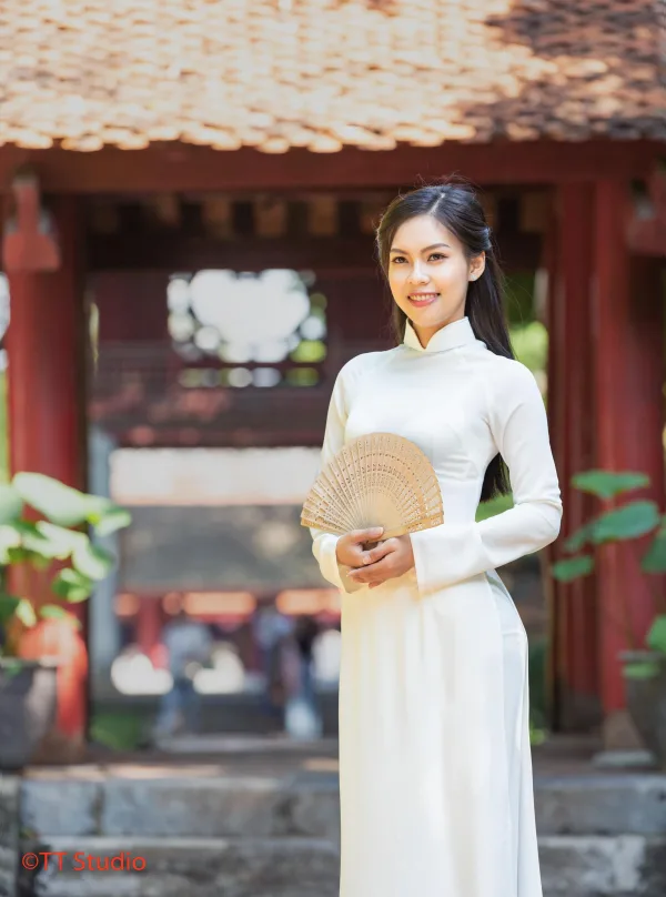 ảnh áo dài trắng truyền thống