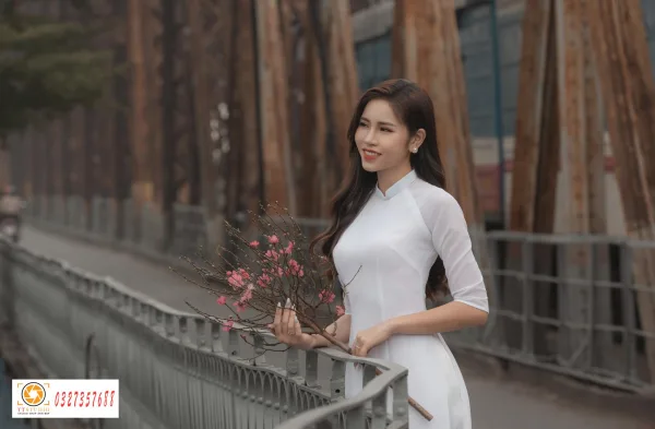 Chụp ảnh áo dài cầu long biên