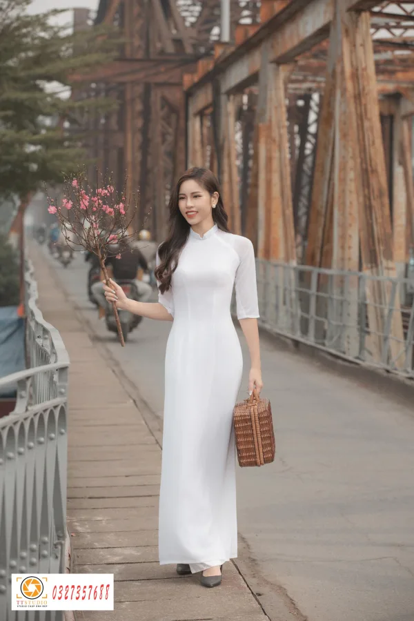 Chụp ảnh áo dài cầu long biên