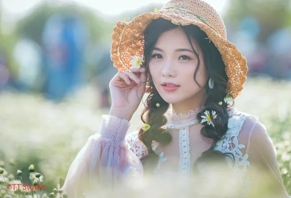 Ảnh chân dung với cúc hoạ mi