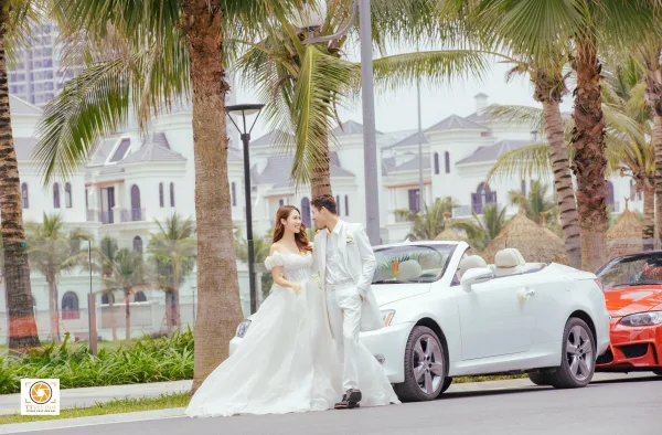 Ảnh cưới hiện đại với xe Mui Trần