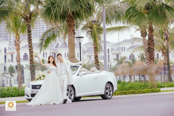 Ảnh cưới hiện đại với xe Mui Trần