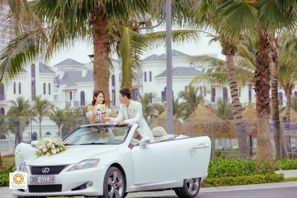 Ảnh cưới hiện đại với xe Mui Trần