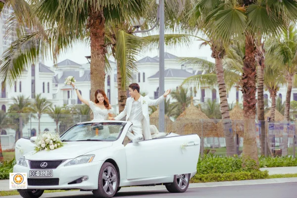 Ảnh cưới hiện đại với xe Mui Trần