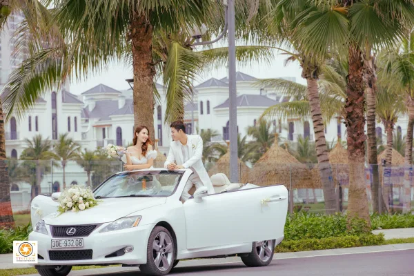 Ảnh cưới hiện đại với xe Mui Trần