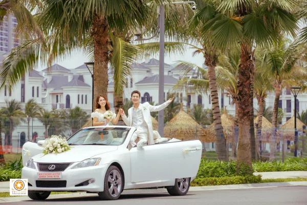 Ảnh cưới hiện đại với xe Mui Trần