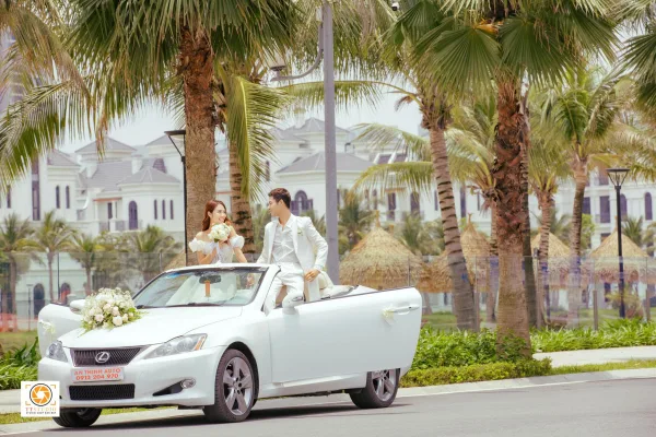 Ảnh cưới hiện đại với xe Mui Trần