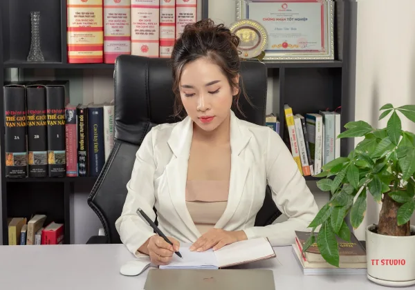 Ảnh doanh nhân nữ trẻ