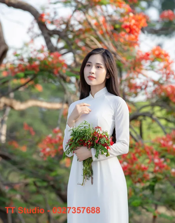 Ảnh áo dài với hoa phượng