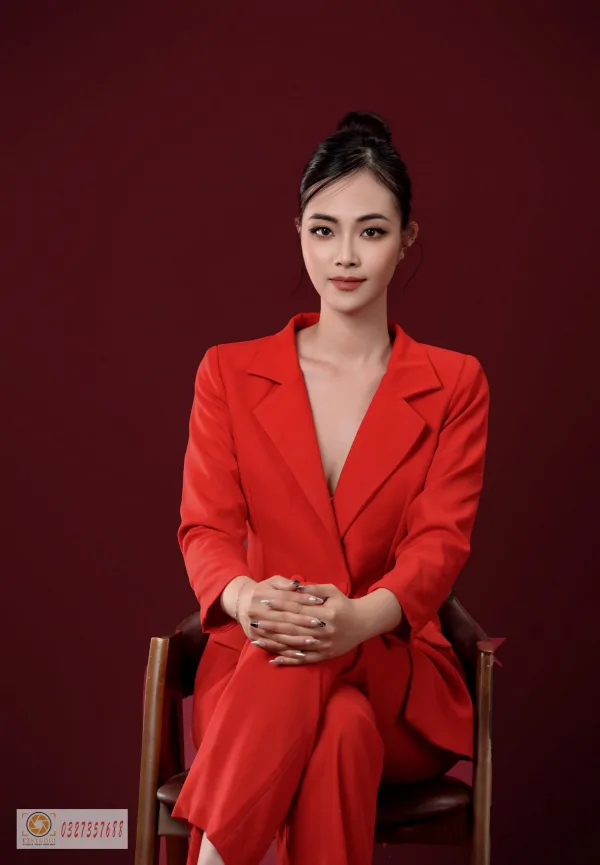 Ảnh nữ mặc Vest