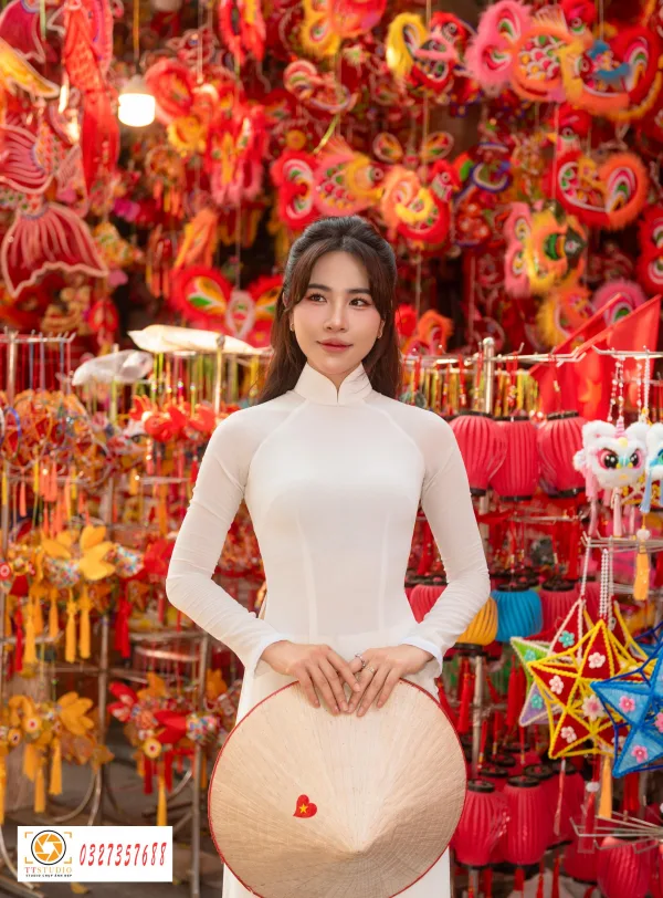 Chụp ảnh áo dài phố Hàng Mã
