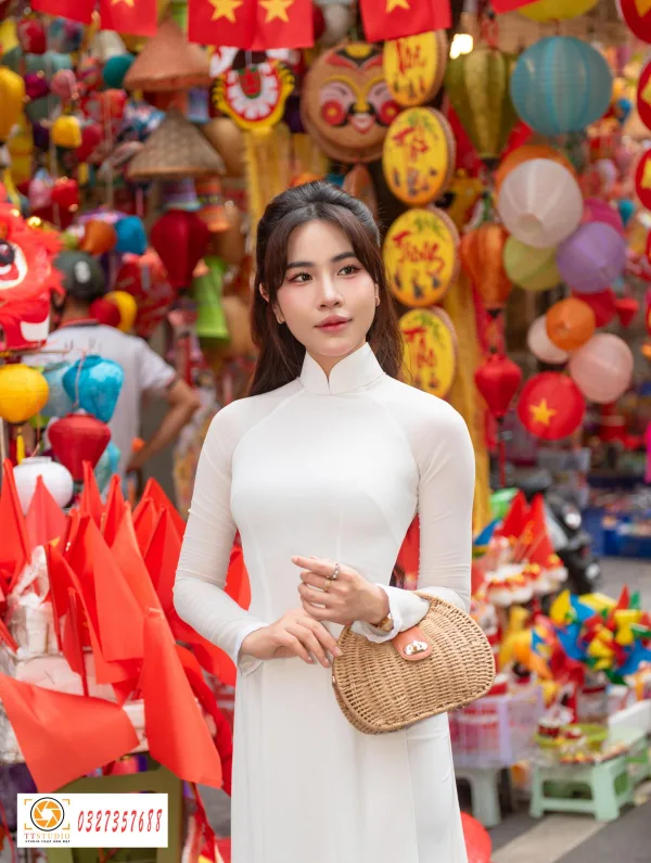 Chụp ảnh áo dài phố Hàng Mã