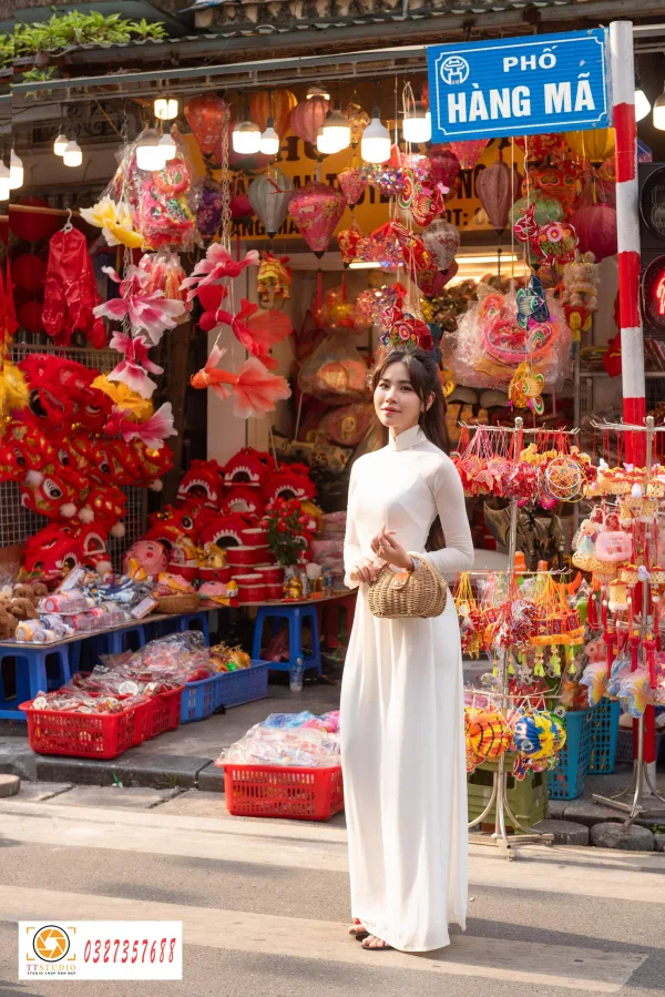 Chụp ảnh áo dài phố Hàng Mã
