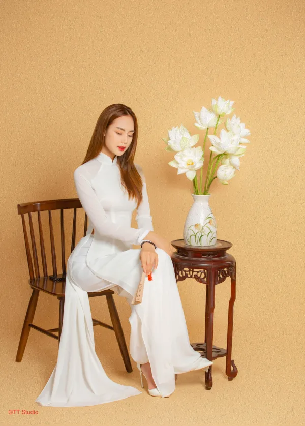 Ảnh sen trong studio