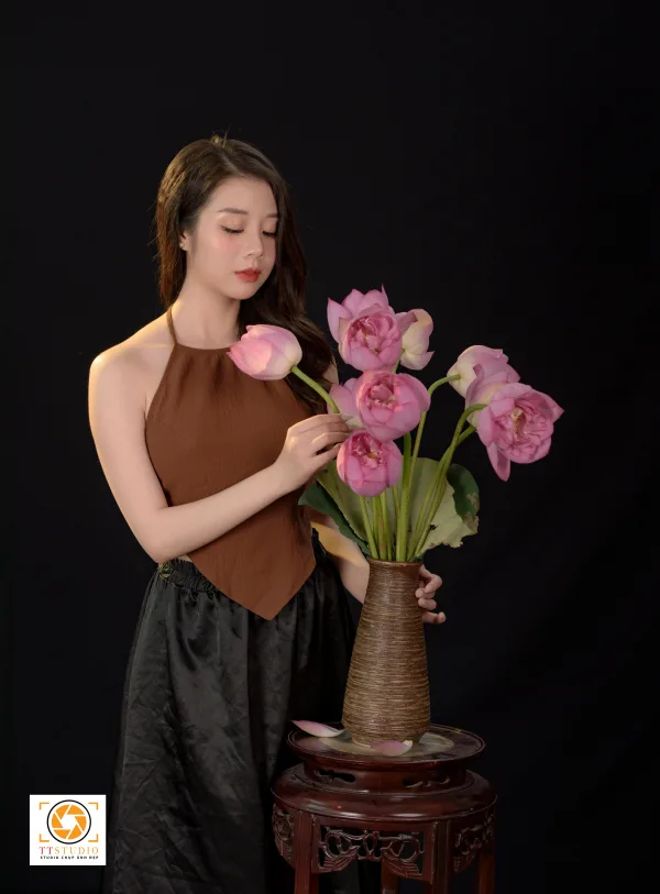 Ảnh sen Trong Studio