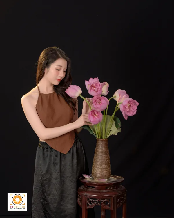Ảnh sen Trong Studio