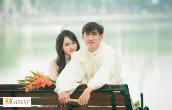Ảnh tết couple hồ gươm