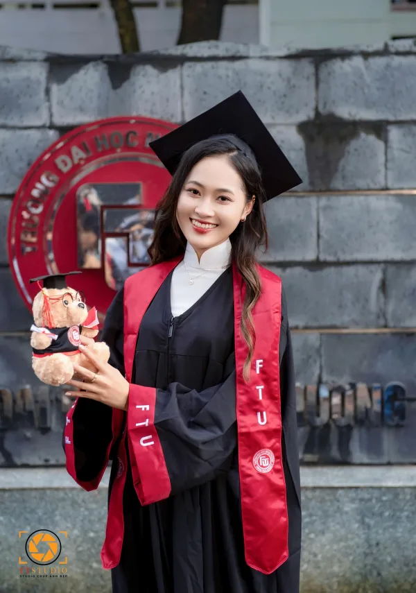 Ảnh tốt nghiệp đại học ngoại thương
