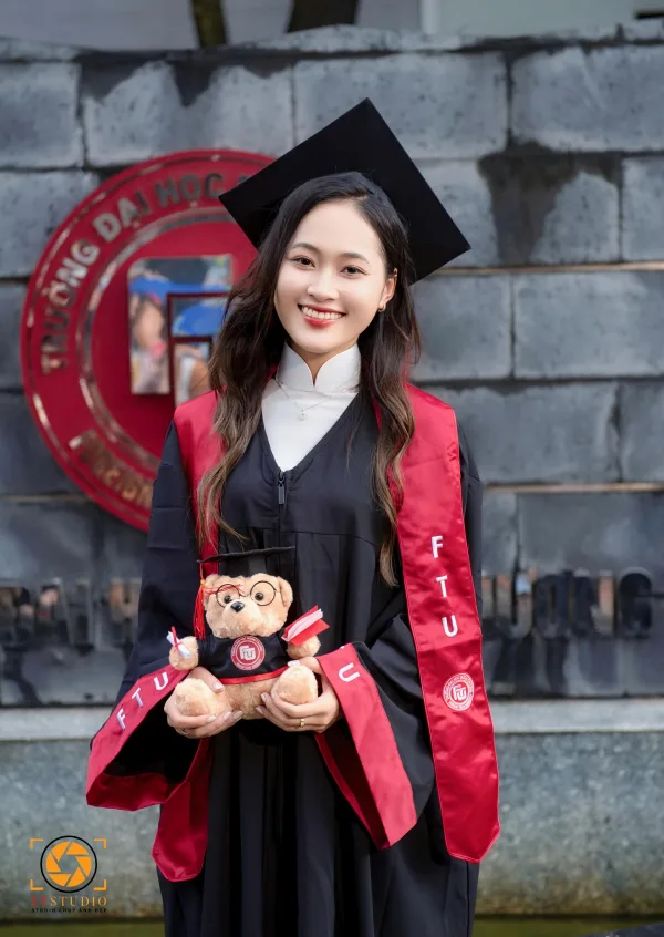 Ảnh tốt nghiệp đại học ngoại thương