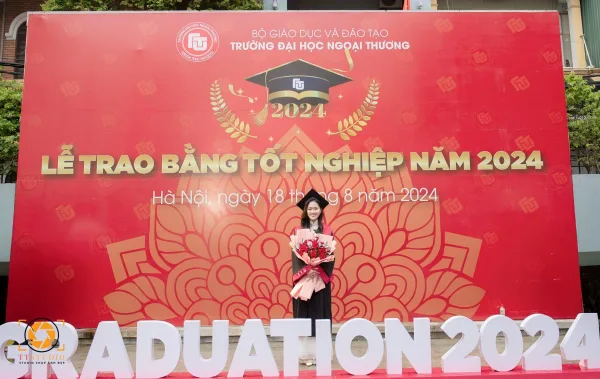 Ảnh tốt nghiệp đại học ngoại thương