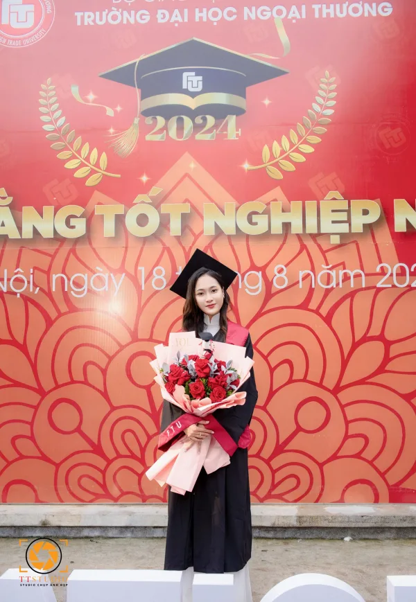 Ảnh tốt nghiệp đại học ngoại thương
