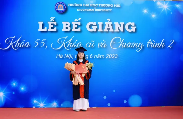 Ảnh tốt nghiệp ĐH thương mại