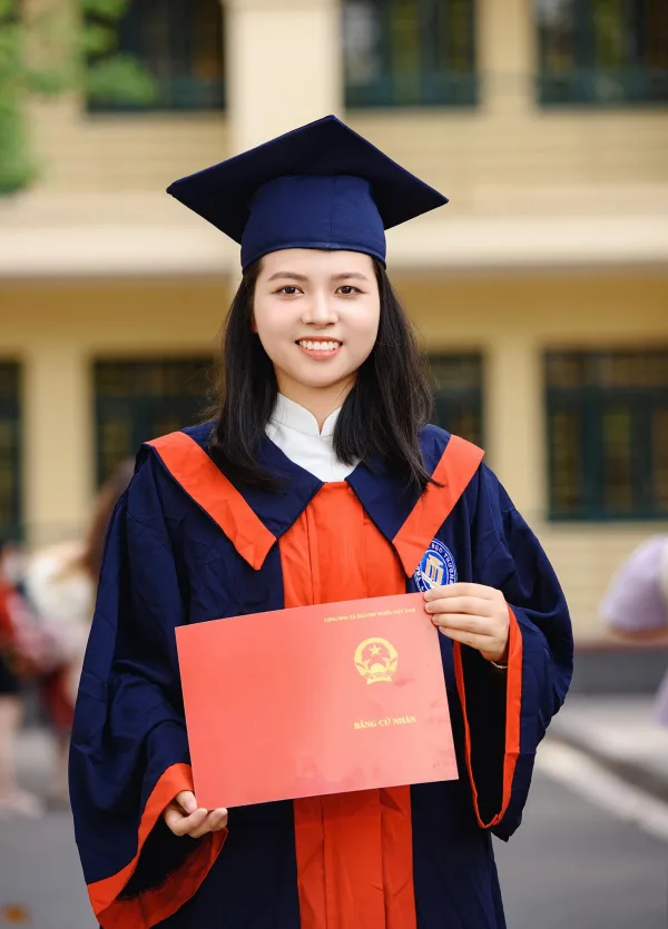 Ảnh tốt nghiệp ĐH thương mại