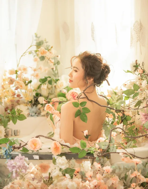 Ảnh bồn tắm theo Concept nàng thơ