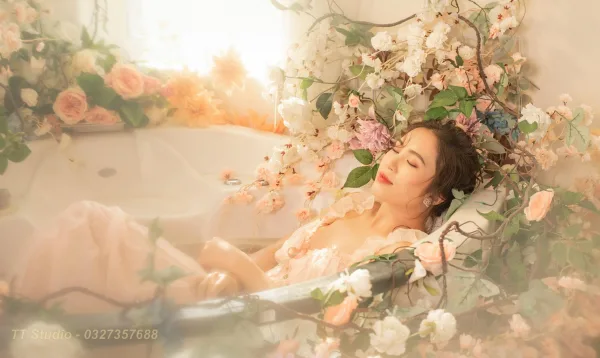 Ảnh bồn tắm theo Concept nàng thơ