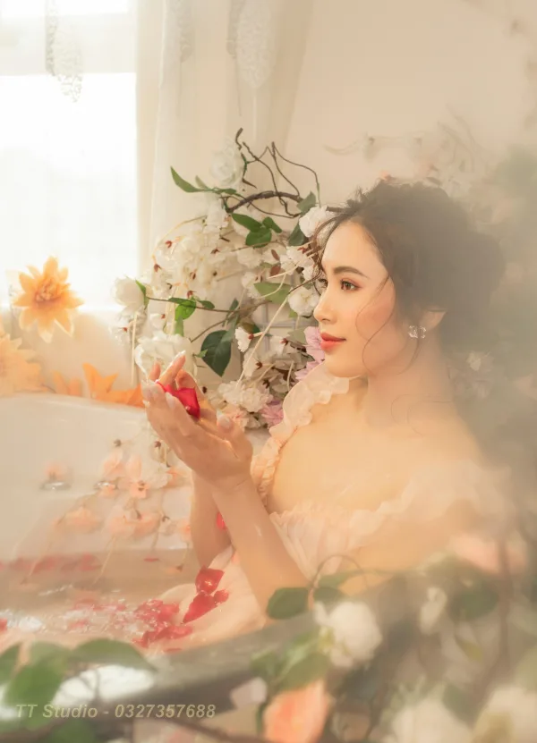 Ảnh bồn tắm theo Concept nàng thơ