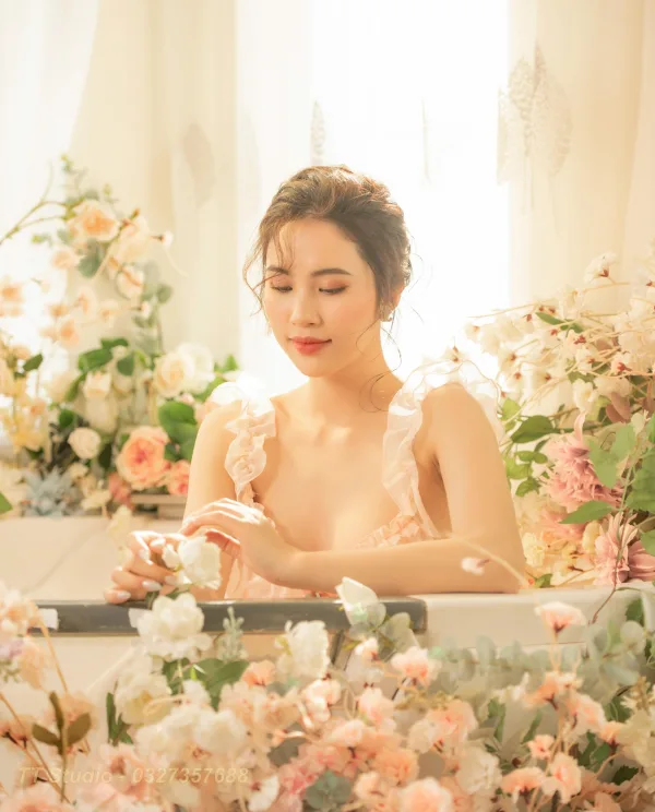 Ảnh bồn tắm theo Concept nàng thơ