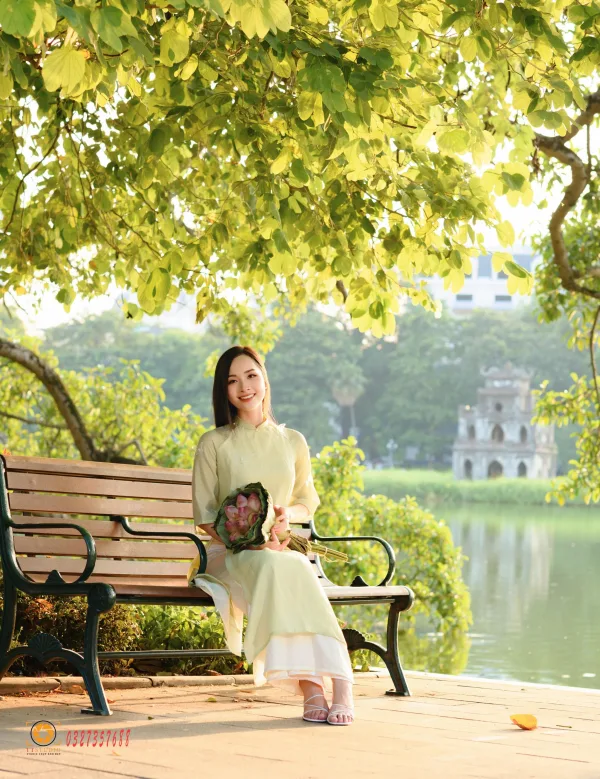 Cảnh mùa thu Hà Nội ở Hồ Gươm