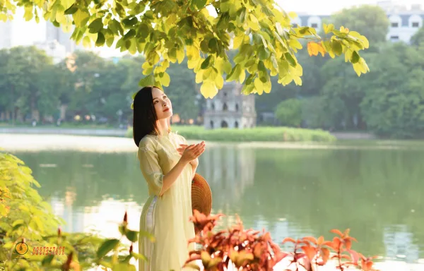 Cảnh mùa thu Hà Nội ở Hồ Gươm